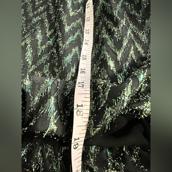 ASTR the Label Serenade emerald green/black One ShoulderTop Size Medium NWOT - Picture 7 of 10